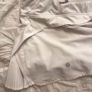 Lulu lemon- Play off the pleats skirt